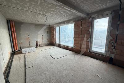 Apartament cu 4 camere semidecomandat în Mărăști