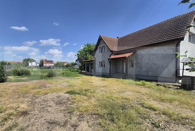 Casă individuală cu 4 camere în Lazuri