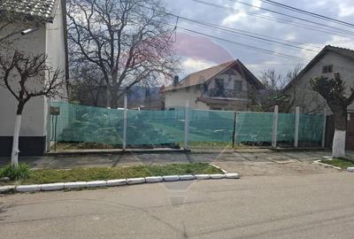 Teren Construcții intravilan de 879 mp, în Central