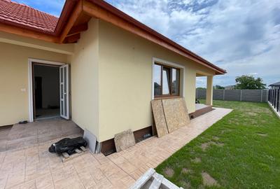 Casă individuală cu 3 camere în Ghiroda