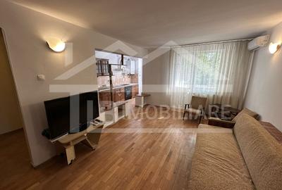 Apartament cu 3 camere semidecomandat în Cornișa