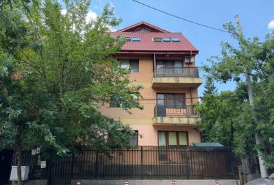 Apartament cu 3 camere decomandat, mobilat în Colentina