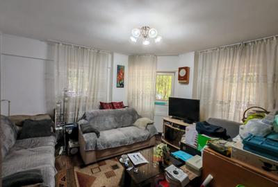 Apartament cu 2 camere semidecomandat în Costin Georgian