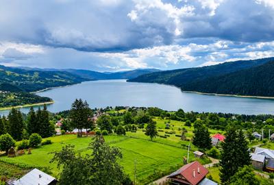 Teren agricol intravilan de 9994 mp, în Hangu