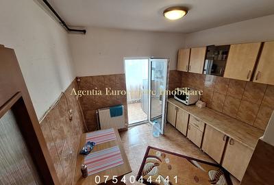 Apartament cu 2 camere decomandat în Capitol