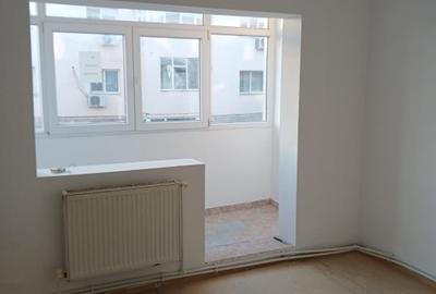 Vanzare apartament cu 4 camere Alexandria - 2