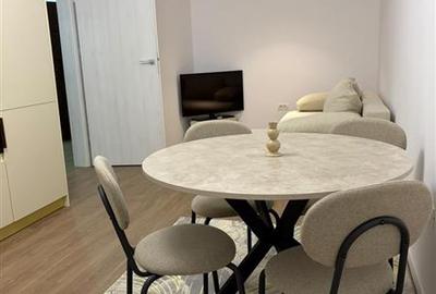 Apartament cu 3 camere decomandat, mobilat în Tractorul