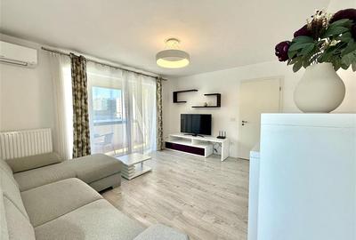 Apartament cu 3 camere decomandat în Tractorul