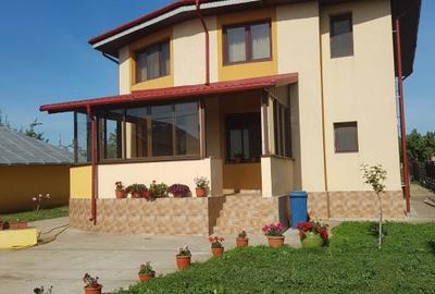 Casă individuală cu 6 camere în Smârdan