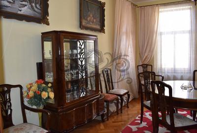 Casă individuală cu 9 camere în Centrul Istoric