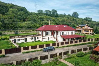 Casă individuală cu 8 camere în Simeria