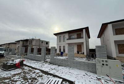 Casă individuală cu 5 camere în Dobroești