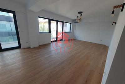 Apartament cu 3 camere decomandat în Romană