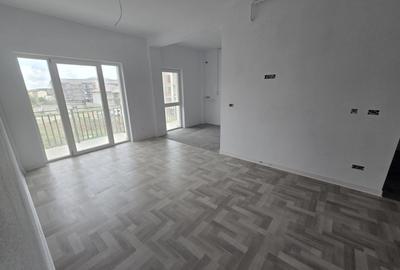 Apartament cu 3 camere decomandat în Girocului