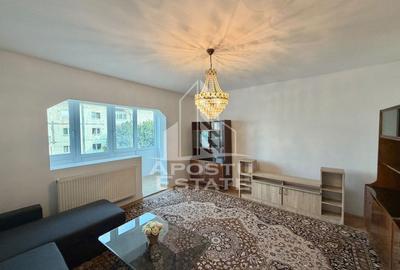 Apartament cu 4 camere decomandat, mobilat în Girocului
