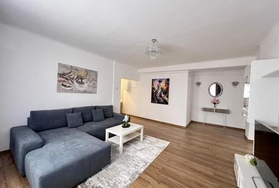 Apartament cu 3 camere semidecomandat, mobilat în P-ța Romană
