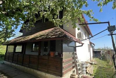 Casă individuală cu 4 camere în Moara Domnească