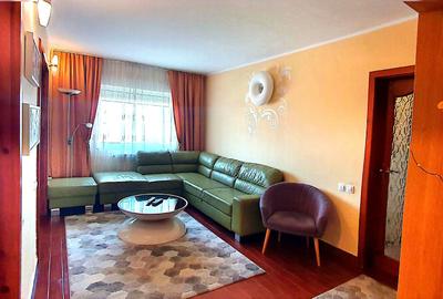 Apartament cu 3 camere, mobilat în Girocului