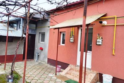 Apartament cu 2 camere, centrală proprie, la parter – Str. Cocorilor - 1