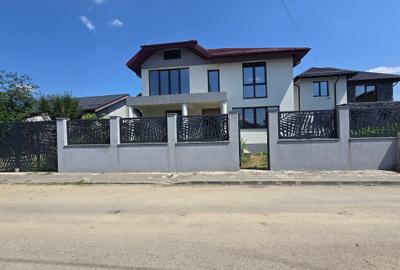 Casă cu 6 camere în Dobroești