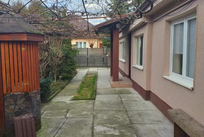Vand casa singur in curte,pe un nivel,Unirii,3 camere,teren 490 mp,acces auto. - 1