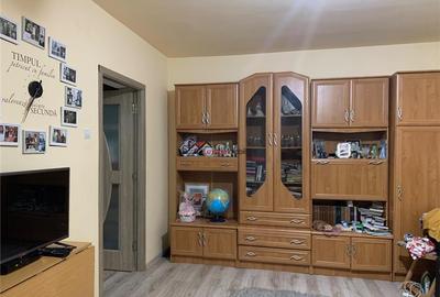 Apartament 2 camere + bucătărie, renovat recent, cu parcare – Dealul F - 12