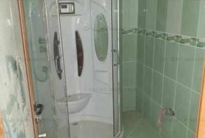 Apartament cu 3 camere semidecomandat în Viziru 1