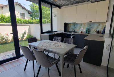 Apartament cu 4 camere decomandat, mobilat în Iancu Nicolae