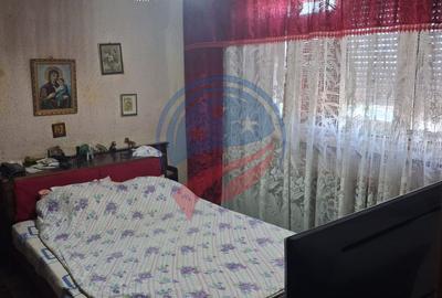 Apartament cu 3 camere decomandat, mobilat în Calea București
