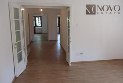 Apartament cu 4 camere decomandat în P-ța Sfântul Ștefan