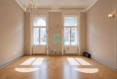 Apartament cu 3 camere decomandat în Centrul Istoric