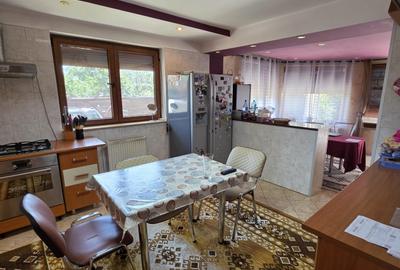 Mogosoaia - Sos. Bucuresti-Targoviste vila cu 8 camere, S+P+1E+M, teren 570 mp - 7