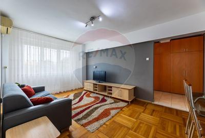 Apartament cu 2 camere semidecomandat, mobilat în Central