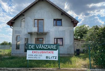 Casă individuală cu 4 camere în Seceani