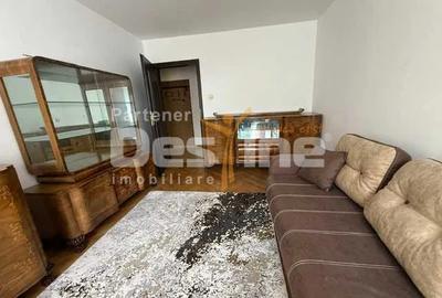 Apartament cu 3 camere decomandat în Astra