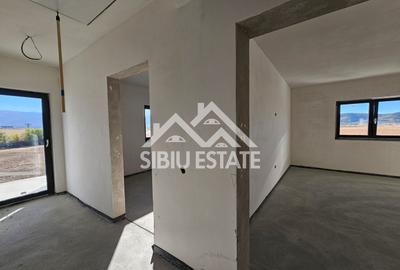 Casa 5 camere, TEREN MARE, pret BUN - 10