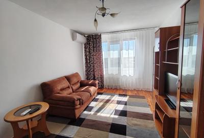Apartament cu 3 camere decomandat în Titan