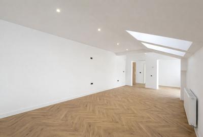 Apartament cu 2 camere decomandat în Tractorul