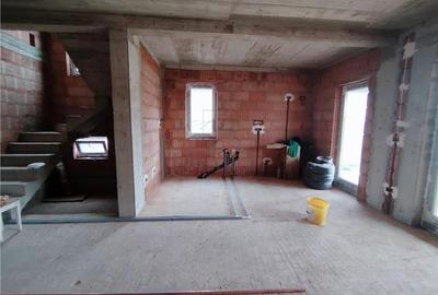 DUPLEX SPATIOS - ASFALT - POSIBILITATE CARPORT - 3