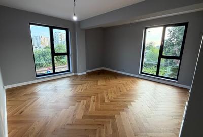 Apartament cu 3 camere decomandat în Aviației