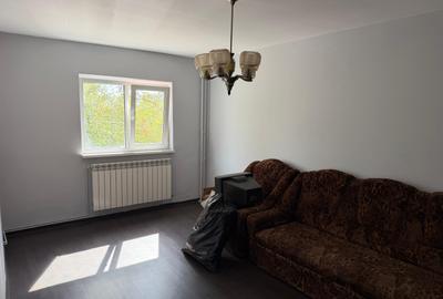 Apartament cu 3 camere decomandat în Canta