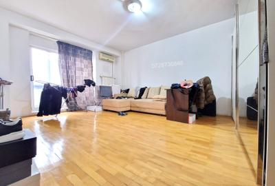 Apartament cu 3 camere decomandat în Decebal