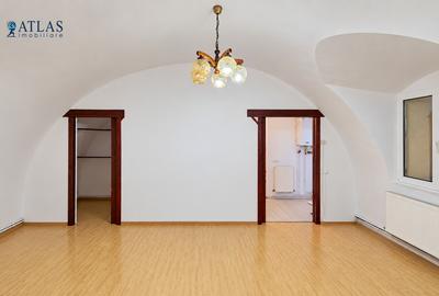 Piata Sfatului, 41 mp., ideal regim hotelier, de renovat la interior, acces usor - 5