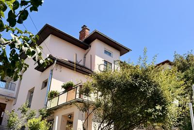 Casă individuală cu 7 camere în Central