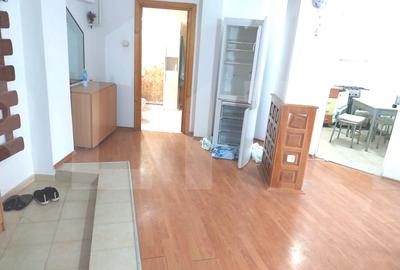 Apartament cu 2 camere semidecomandat, mobilat în Central