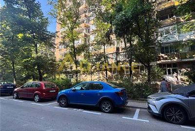 Apartament cu 3 camere decomandat, mobilat în Tineretului