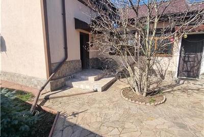 Casa-vila si teren in Nanov - 1