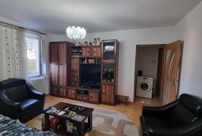 Apartament cu 3 camere semidecomandat, mobilat în Ștefan cel Mare