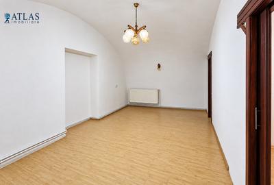Piata Sfatului, 41 mp., ideal regim hotelier, de renovat la interior, acces usor - 4