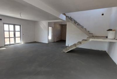 Casa de vanczare  P+M - 5 camere - 4
